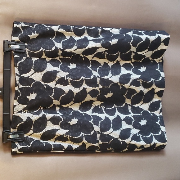 Ann Taylor Black & Cream Floral Lace Midi Skirt Size 8P - Picture 3 of 12